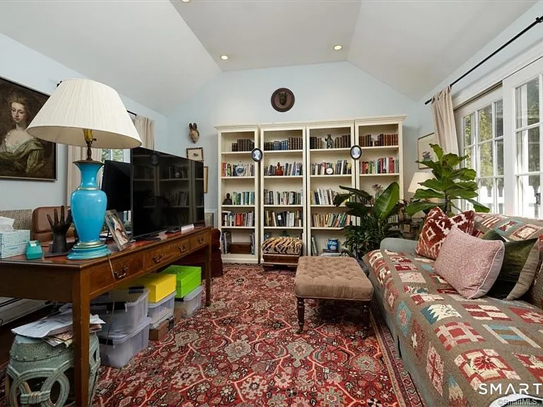 45 Country Club Rd — Photo 9