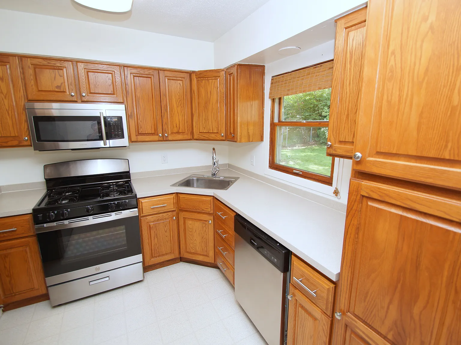 2904 Greenway Dr — Photo 4