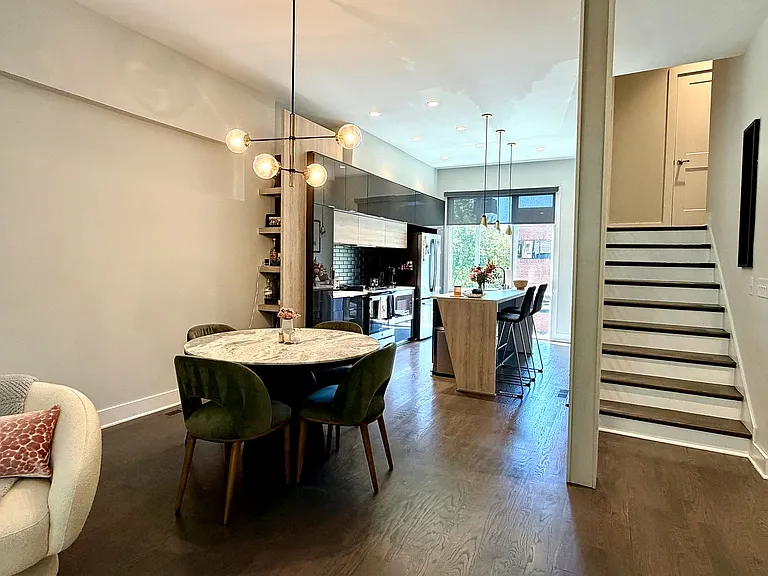 1070 Kenilworth Ave — Photo 8