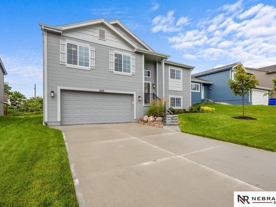 8622 Young St, Omaha, NE 68122