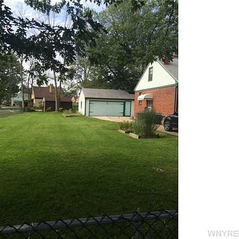 2nd image of 828 Beach Rd