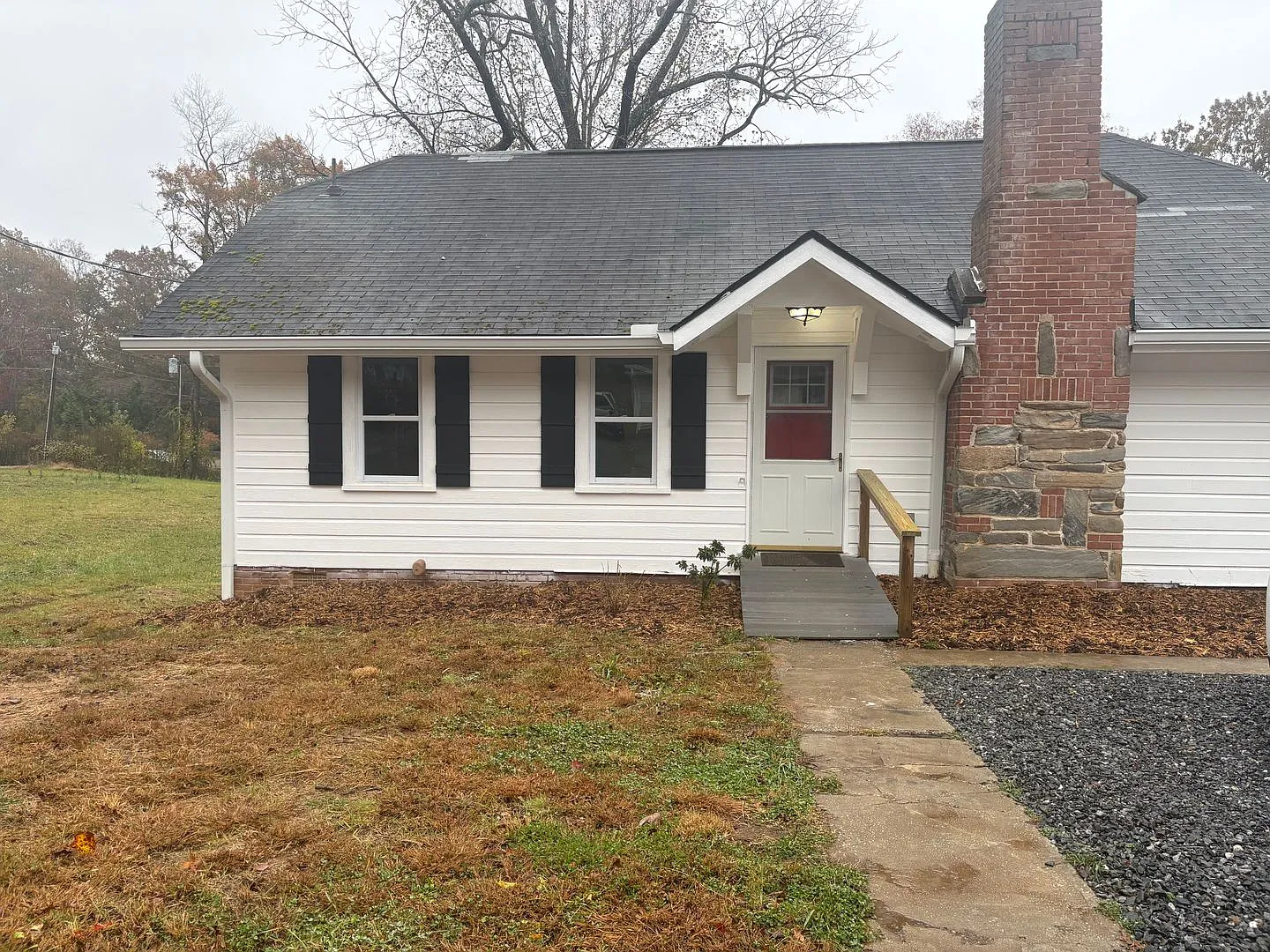 Remodeled 3-bedroom, 2-bath home in Swannanoa. Located between Asheville and Black Mountain. — Photo 2