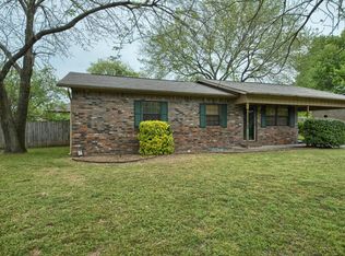 1105 N Knoxville Ave, Russellville, AR 72801