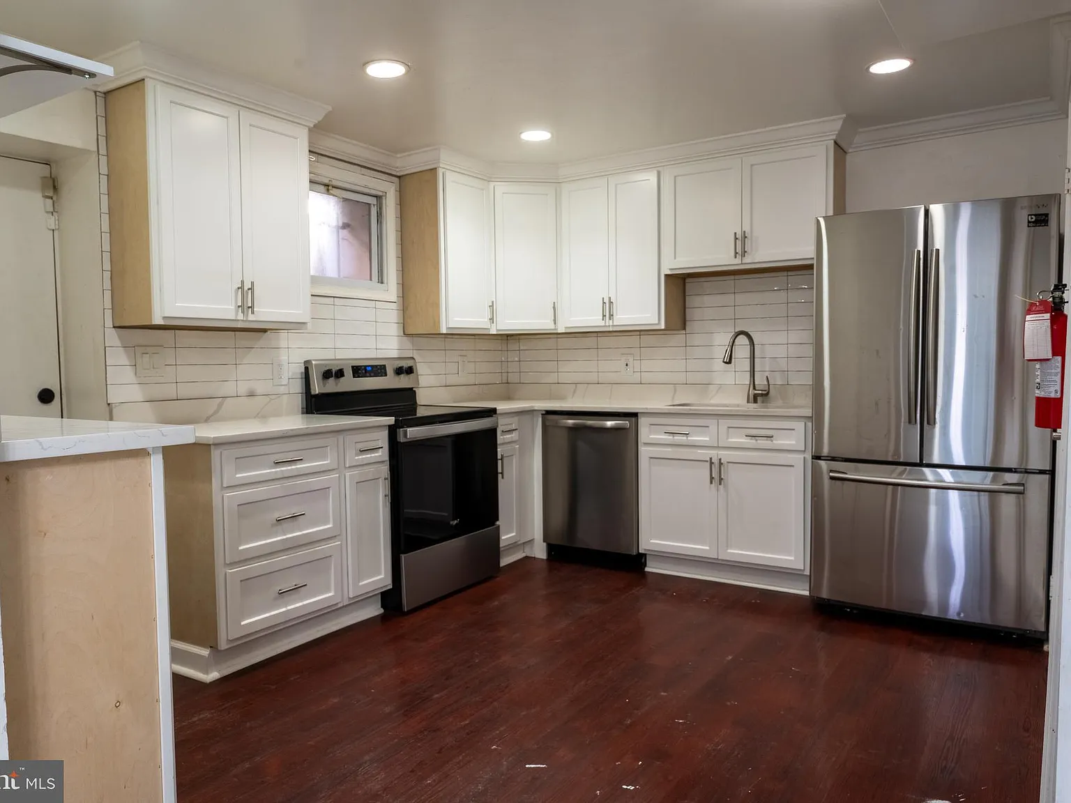 4 bed, 2.5 bath, 2680 sqft, $3,800 — Photo 3