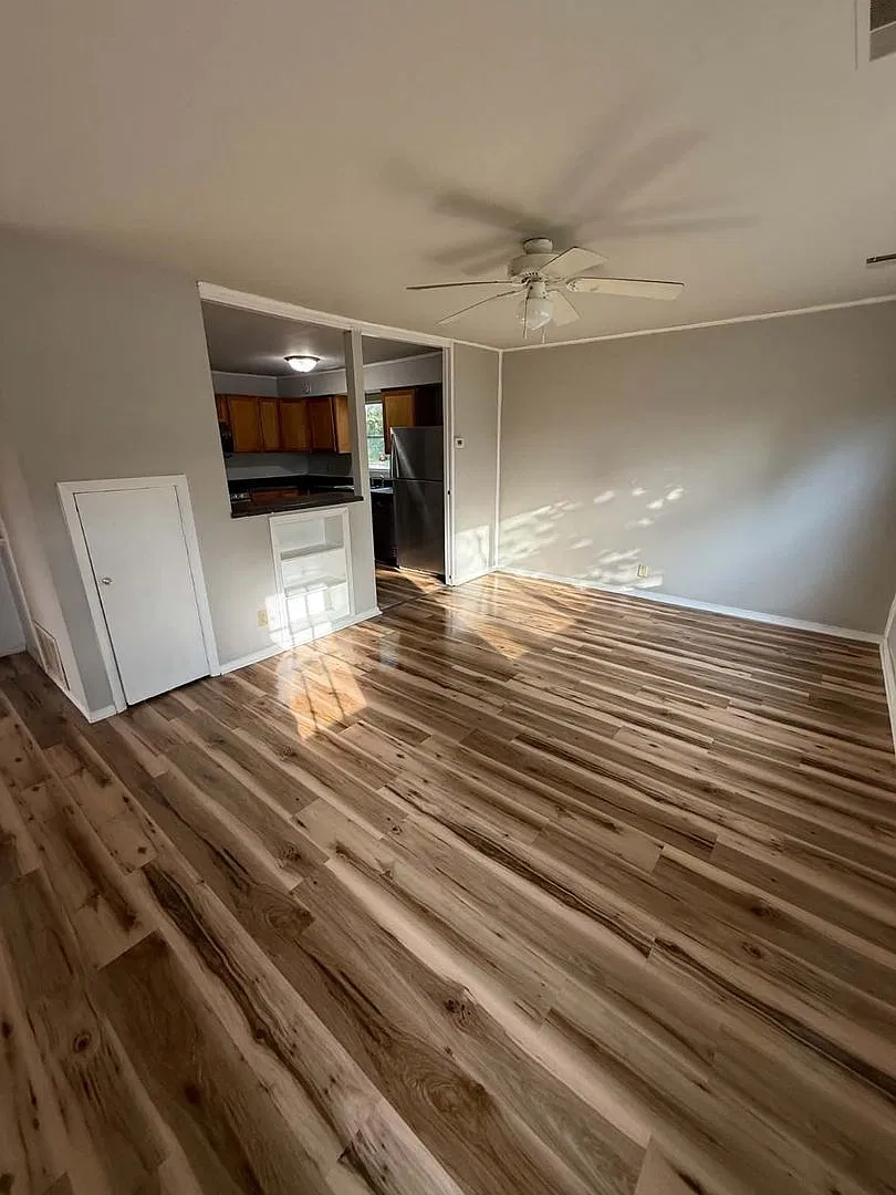 3-Bed 1 Bath Home with a 1-Car Detached Garage and a Fenced Backyard — Photo 4