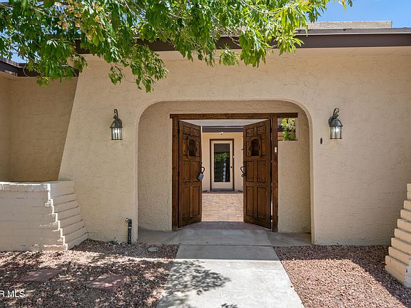 5th image of 816 Cresta Alta Dr