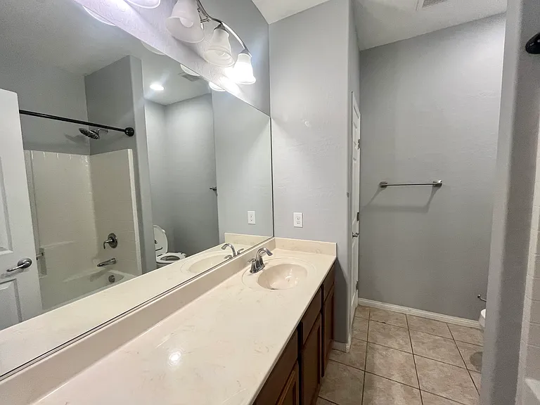 576 Glassford Ct — Photo 45