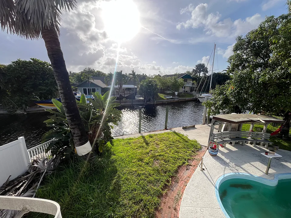 1614 SW 18th Ave