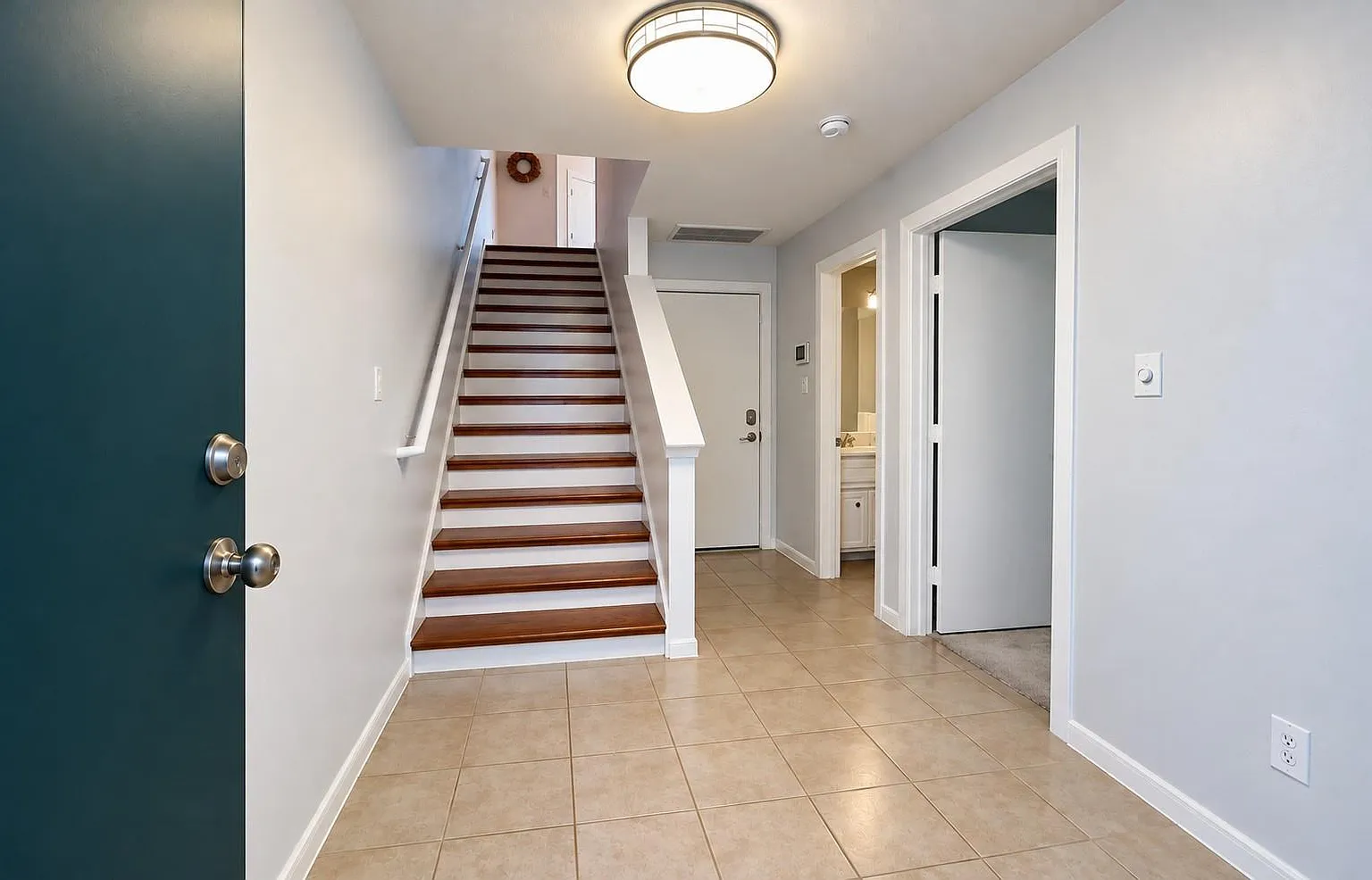 3 bed, 2.0 bath, 1896 sqft, $2,775 — Photo 2