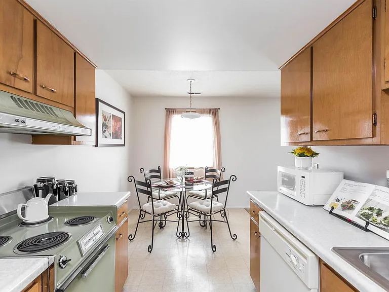 Heritage Apartments — Photo 18