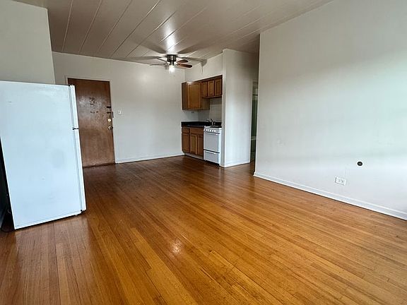 2nd image of 2023 N Harlem Ave APT C12