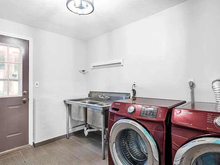 31 Park Cir — Photo 3