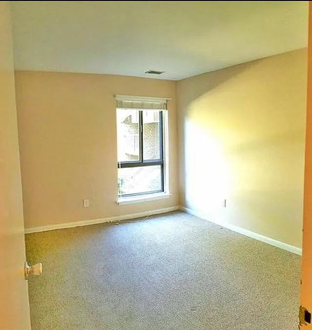 Building Photo - 11216 Chestnut Grove Sq #117