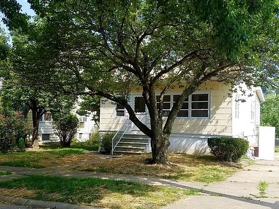 Driveway parking on the right