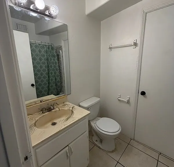 419 E Alturas St — Photo 2
