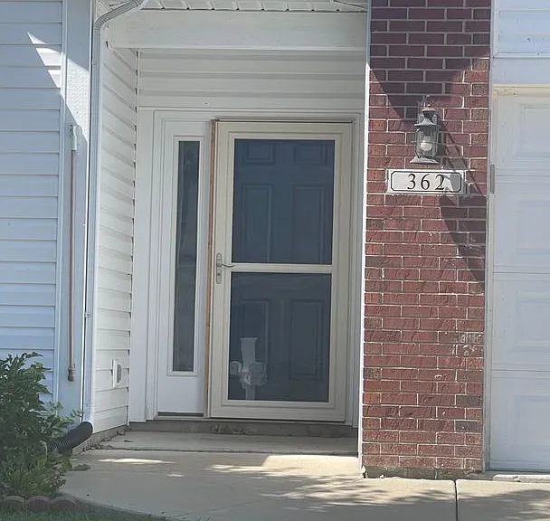 362 Chapelhill Dr — Photo 2