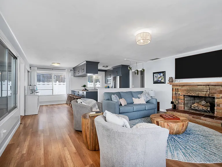 158 Captains Dr — Photo 13