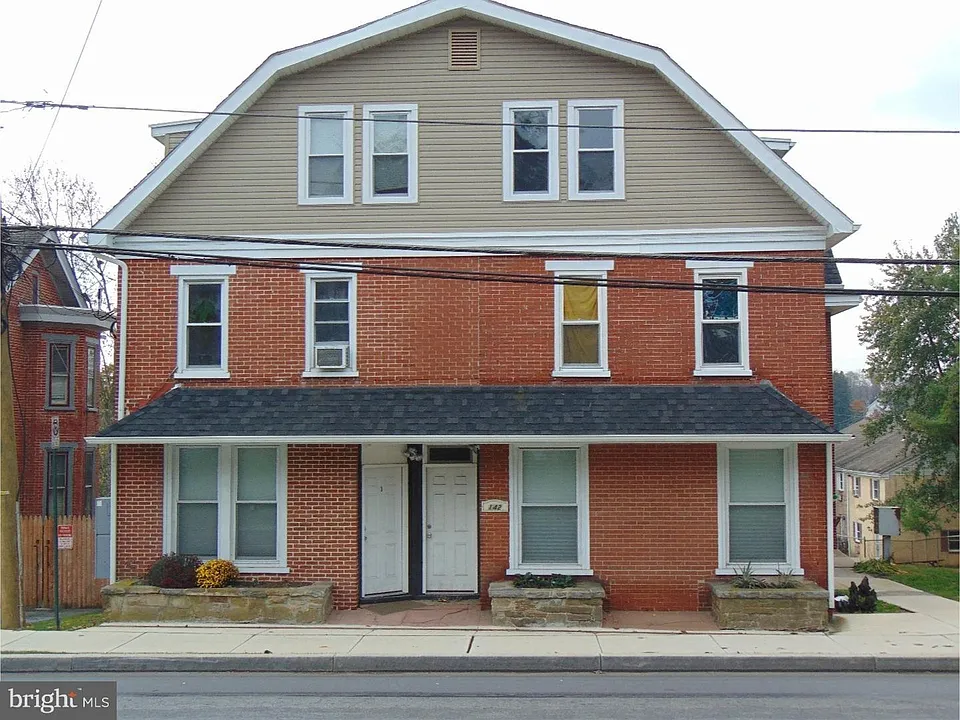 142 E Evergreen St #5