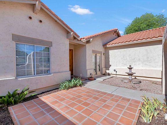 4th image of 1811 E Linda Ln