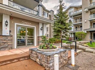 369 W Rocky Vista Park NW #303, Calgary, AB T3G 5K7