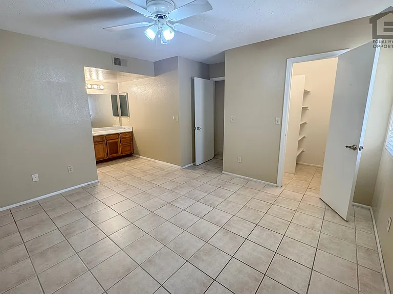 10610 S 48th St #1100 — Photo 19