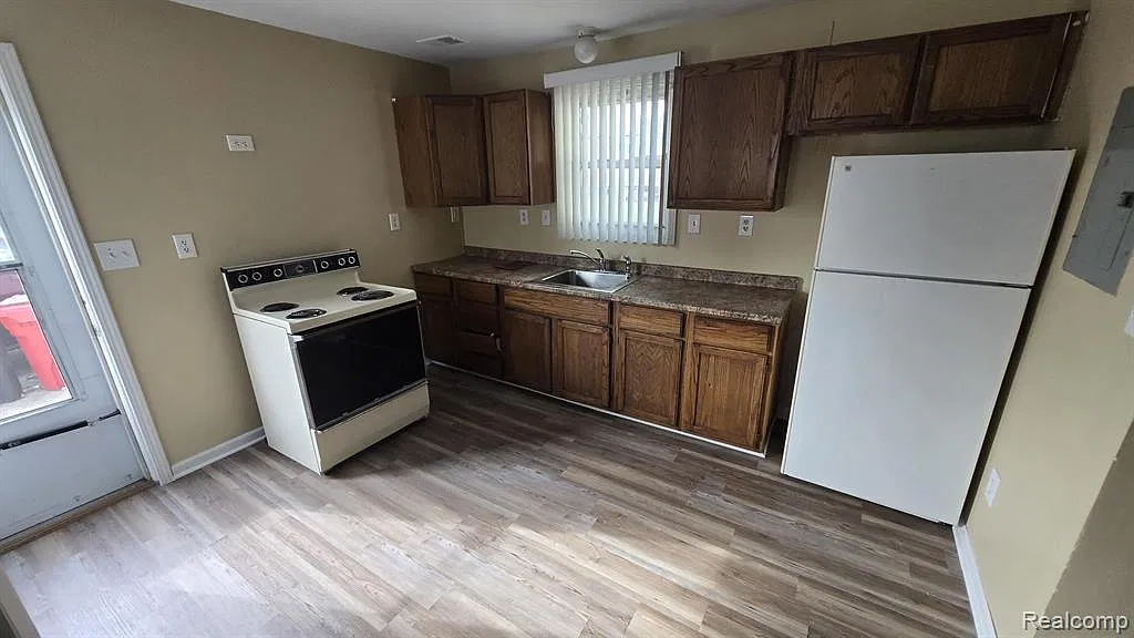 2 bed, 1.0 bath, 864 sqft, $925 — Photo 3