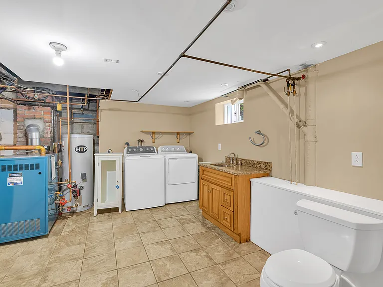 11 Upland Rd — Photo 22
