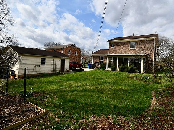 2nd image of 3328 Crown Crest Rd