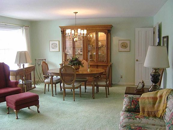 4th image of 2309 Ellen Dr