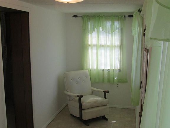 3rd image of 210 E Jefferson St