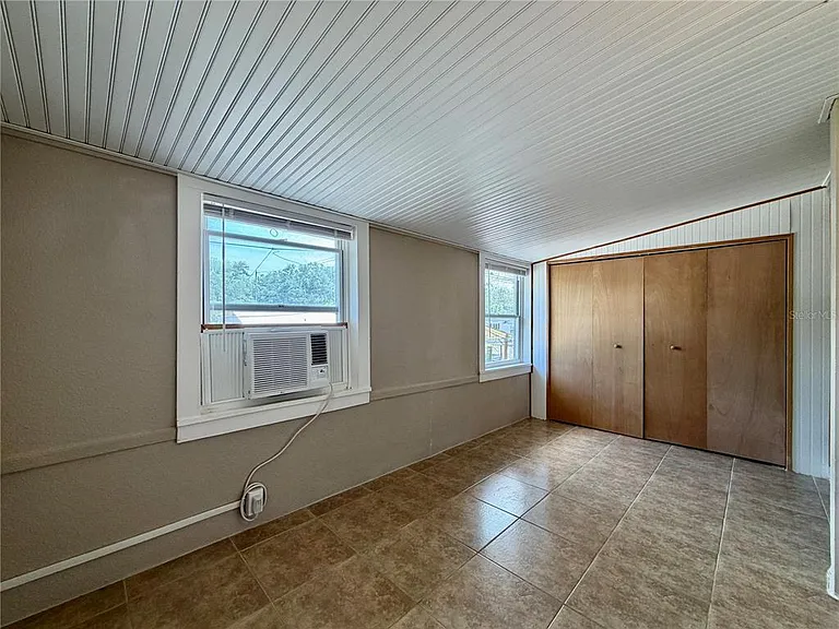 5050 2nd Ave N #UPPER — Photo 9