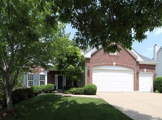 821 Castle Ridge Ct, Ballwin, MO 63021