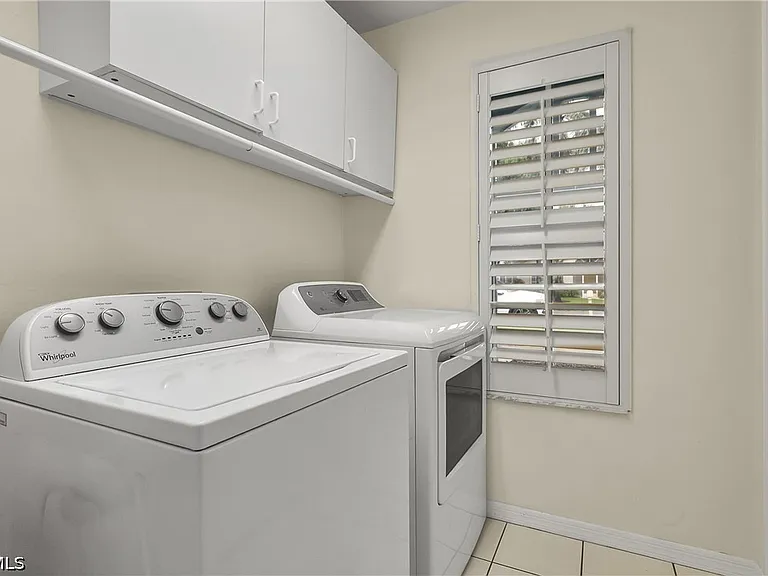 22203 Seashore Cir — Photo 36