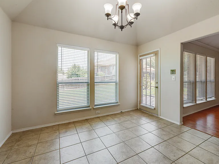 112 Singletree Ln — Photo 9