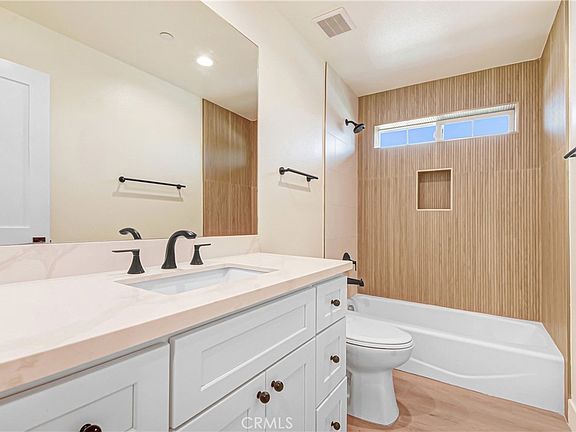 5th image of 16385 Valencia Ave Unit 2