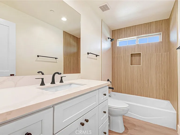 16385 Valencia Ave #2 — Photo 5