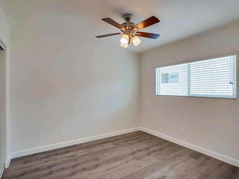 544 Evergreen St — Photo 15