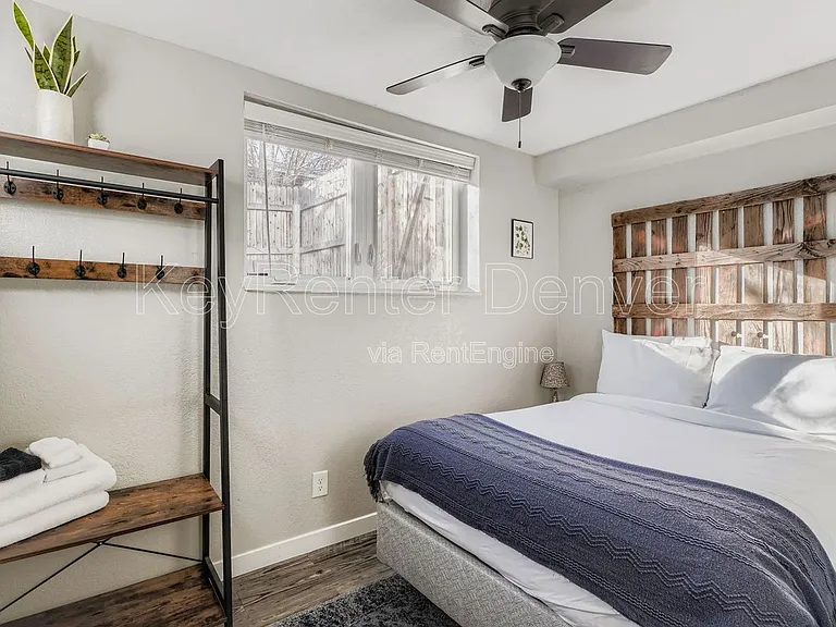 1452 N Ivy St — Photo 17