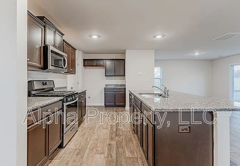 1210 Murdock Cir — Photo 5