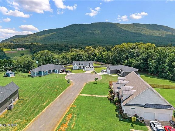 5th image of 110 Waterstone Ct