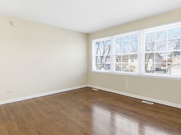 3rd image of 16419 Woodlawn West Ave