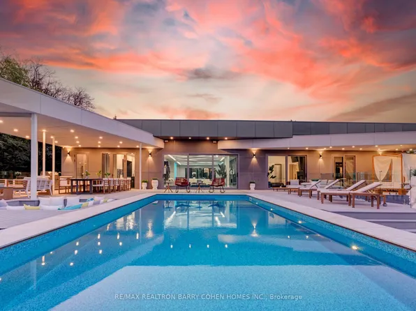 23 Hunters Glen Rd, Aurora, ON L4G 6W4