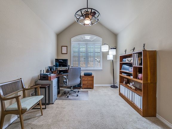 5th image of 1220 Isabella Ln