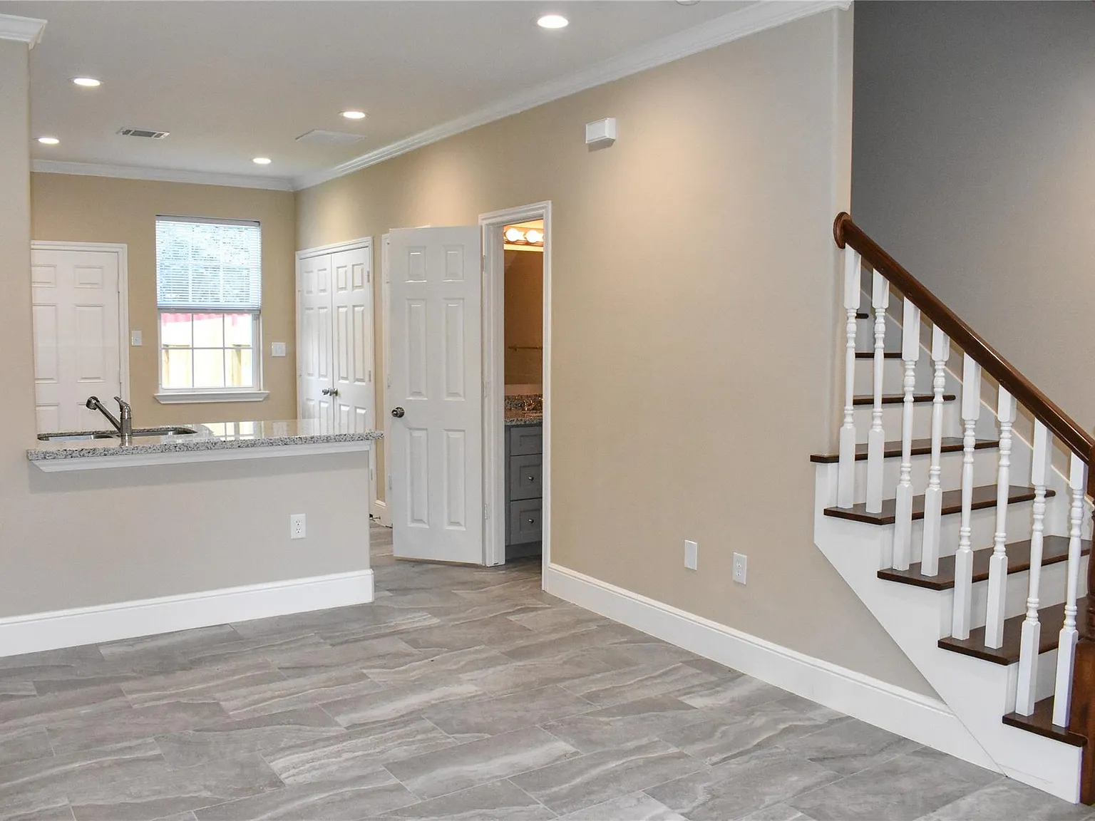 2 bed, 1.5 bath, 900 sqft, $1,350 — Photo 3