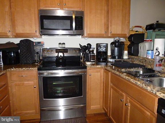 3rd image of 103 Irving Ave N #203