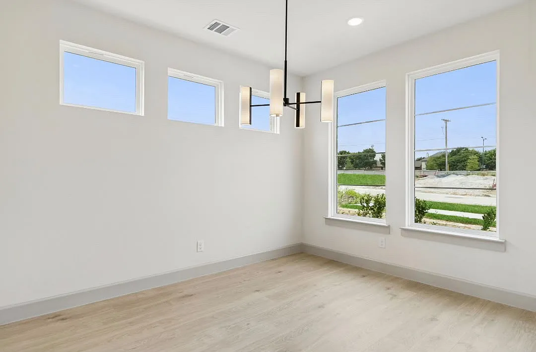 4 bed, 2417 sqft, $3,350 — Photo 4