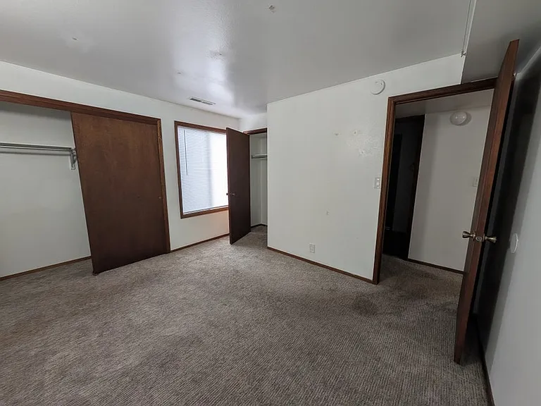 1091 Country Hills Dr — Photo 15