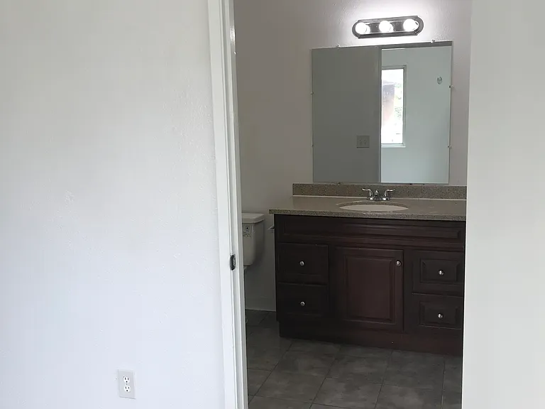323 Magnolia St #101 — Photo 16
