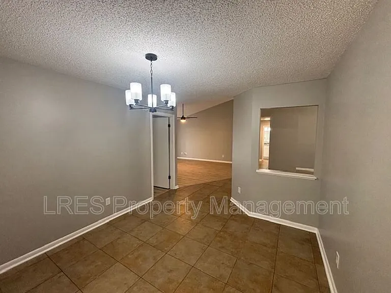 1004 Stout Ct — Photo 13