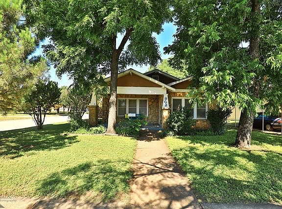3rd image of 902 Victoria St